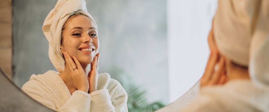 Rutina facial para el acné: guía día y noche con cosmética natural